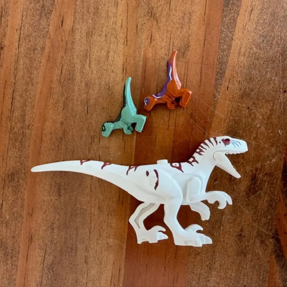 Lego atrociraptor dinosaur